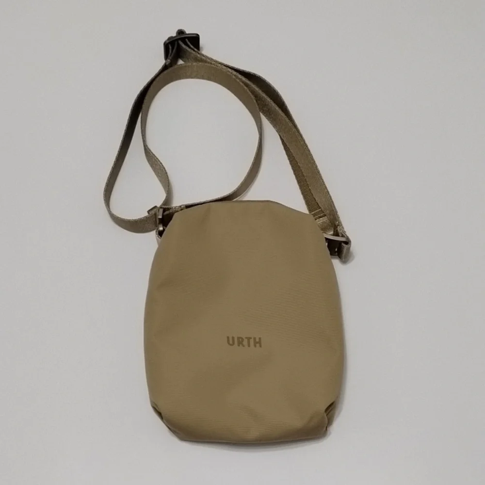 Urth Andesite Camera Crossbody